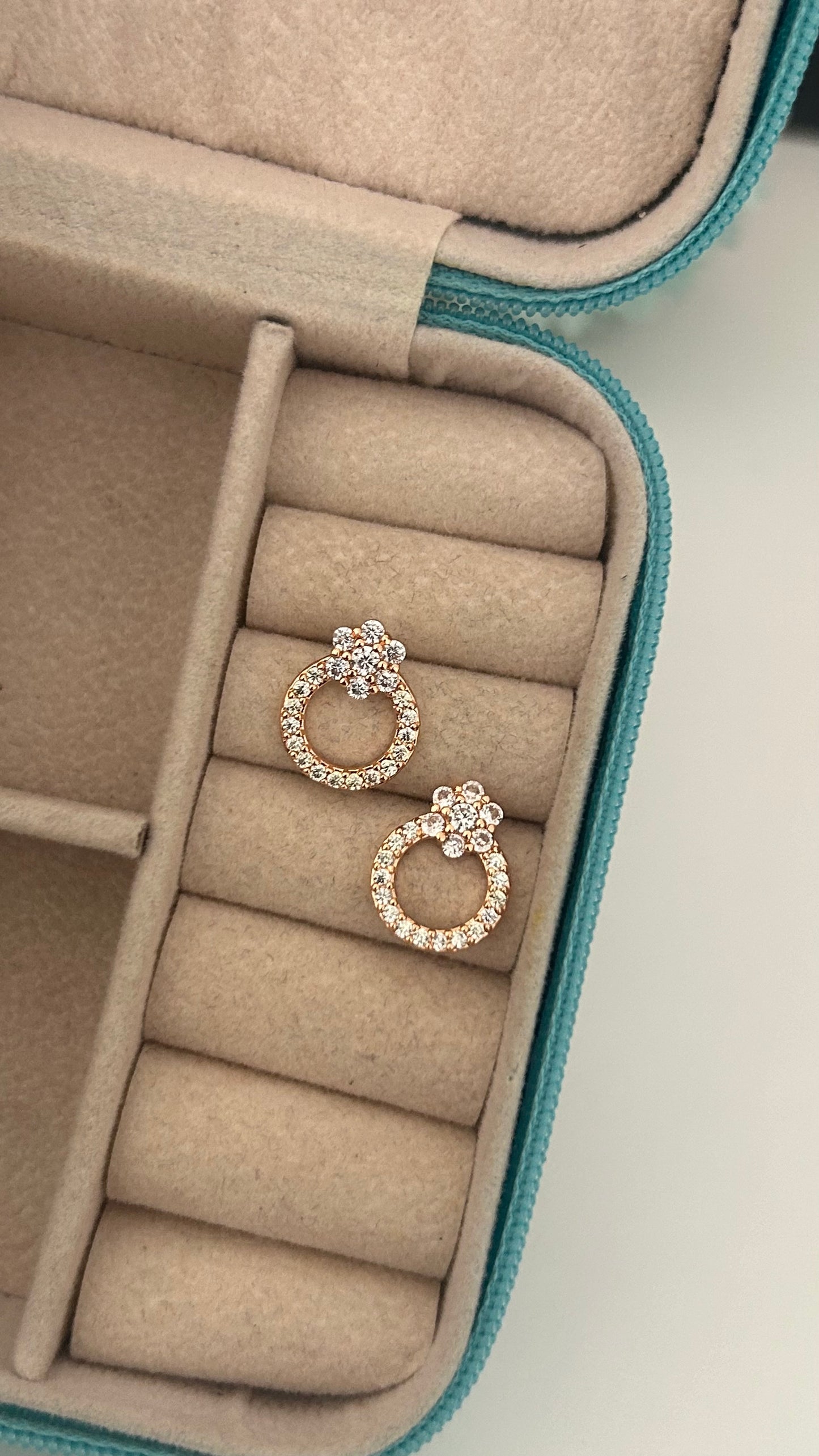 CZ White stones round shape stud