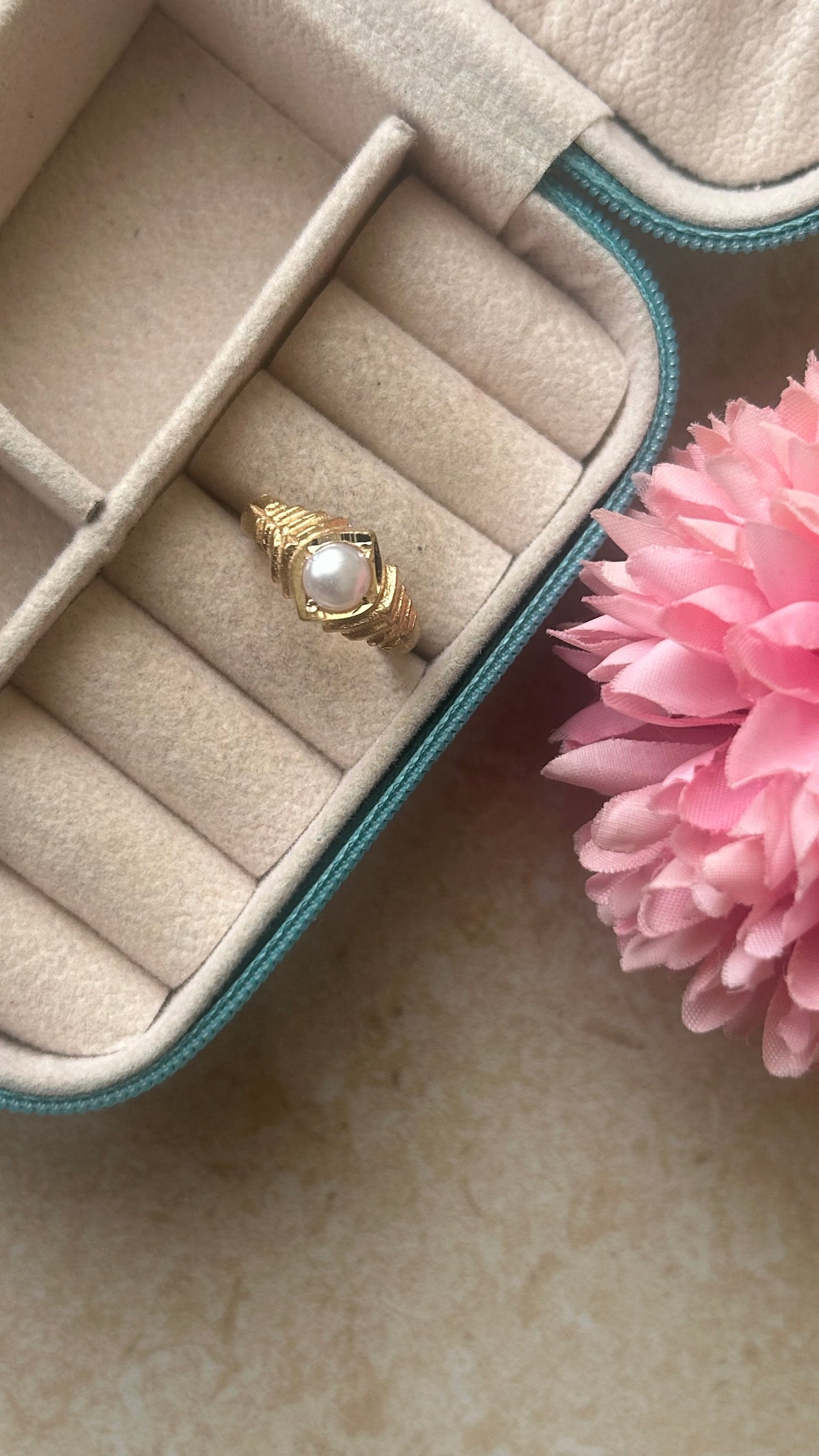 Panchaloham pearl finger ring with curves