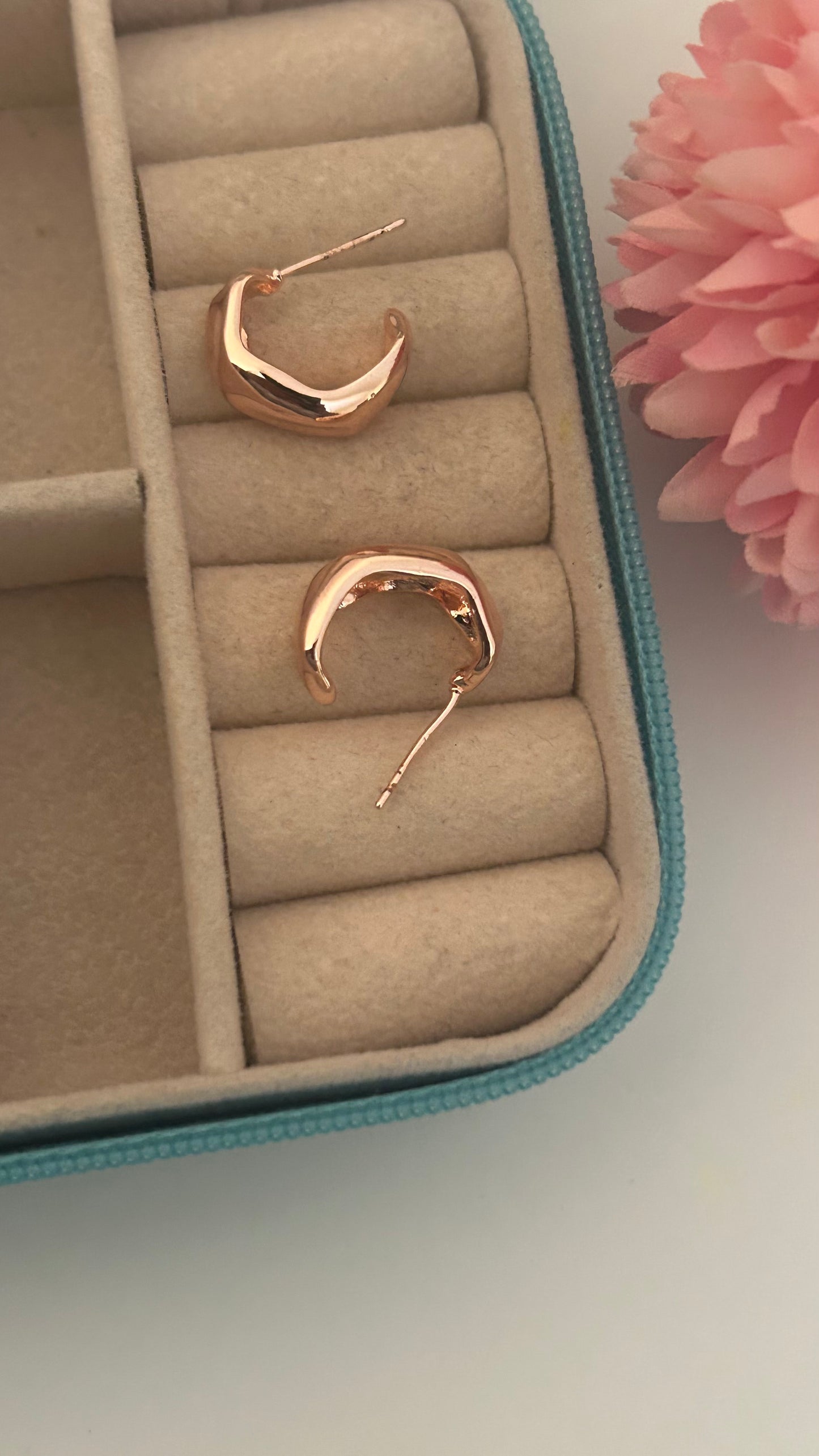 Rosegold stylish curved studs