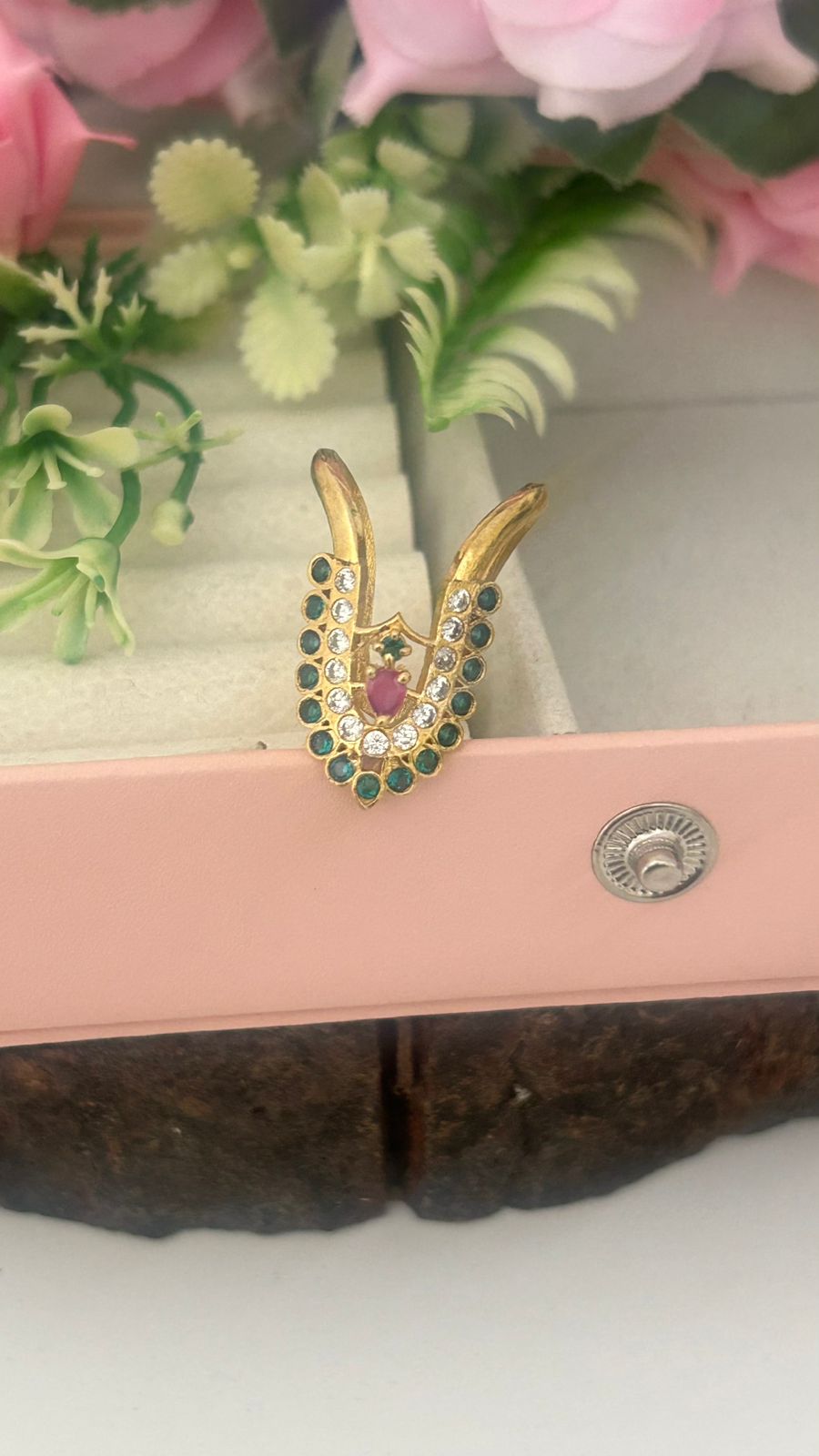 Panchaloham Vanki Ring – Green & White Stones with Ruby Center