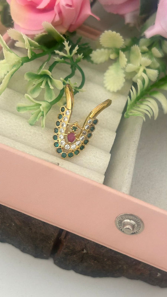 Panchaloham Vanki Ring – Green & White Stones with Ruby Center