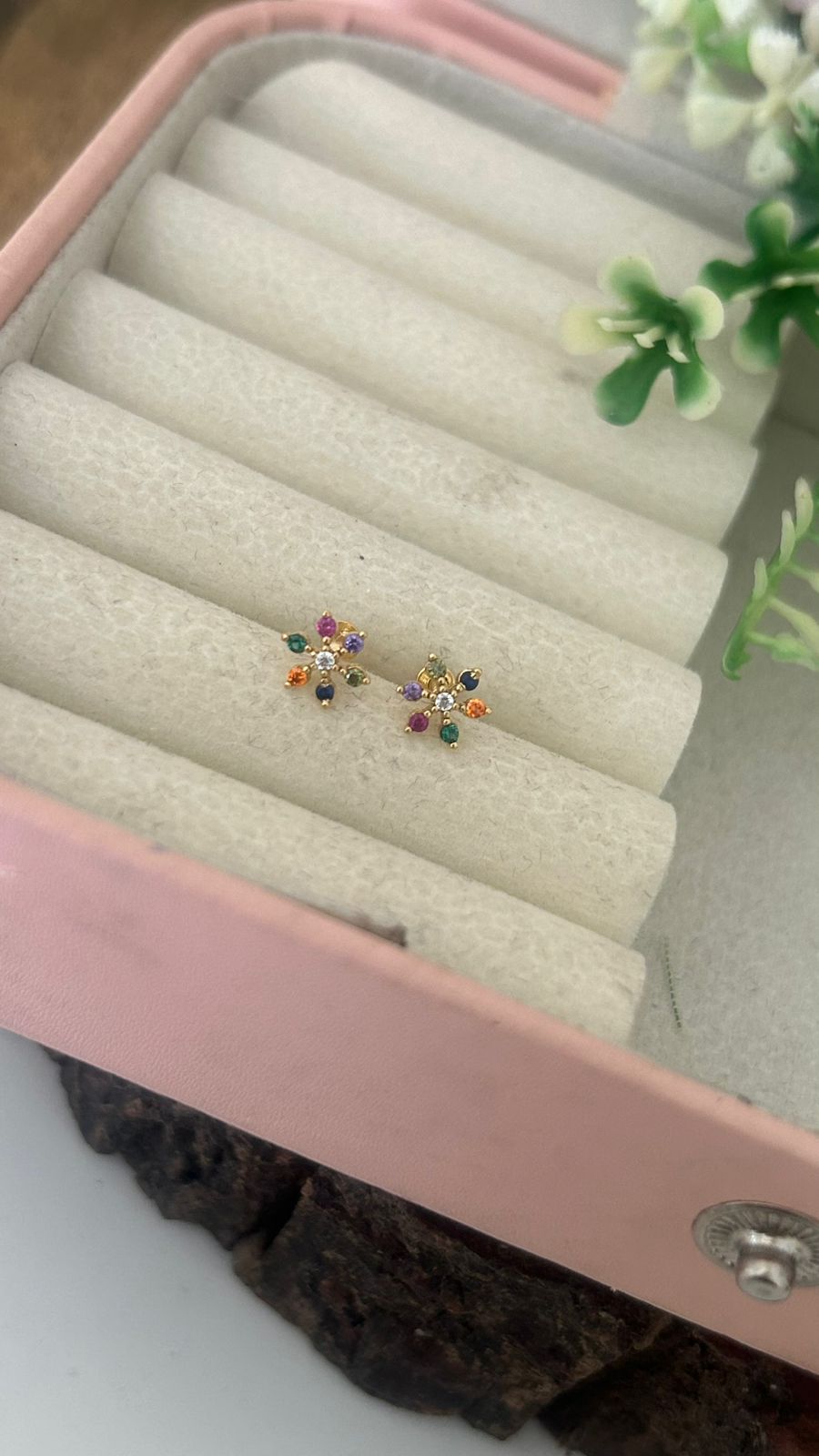 🌸 “Elegant  MULTICOLOUR Floral Second Tops”✨ “Mini Flower Design Studs” same like nose pin patteren
