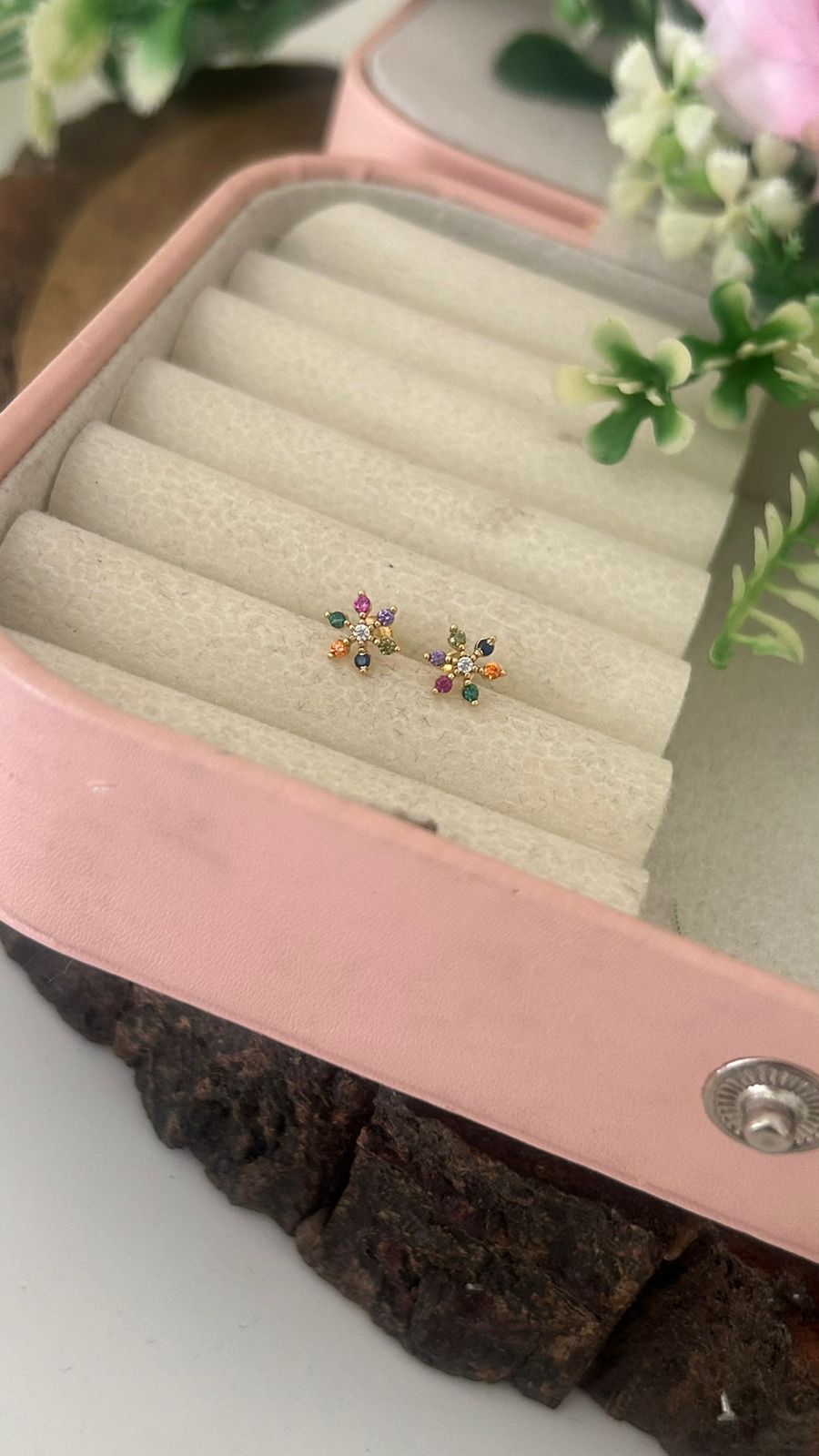 🌸 “Elegant  MULTICOLOUR Floral Second Tops”✨ “Mini Flower Design Studs” same like nose pin patteren