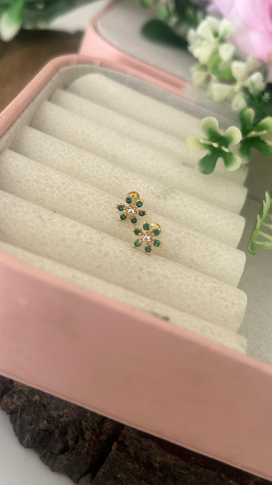 🌸 “Elegant  GREEN Floral Second Tops”✨ “Mini Flower Design Studs” same like nose pin patteren