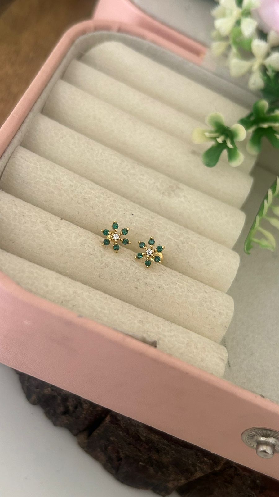 🌸 “Elegant  GREEN Floral Second Tops”✨ “Mini Flower Design Studs” same like nose pin patteren