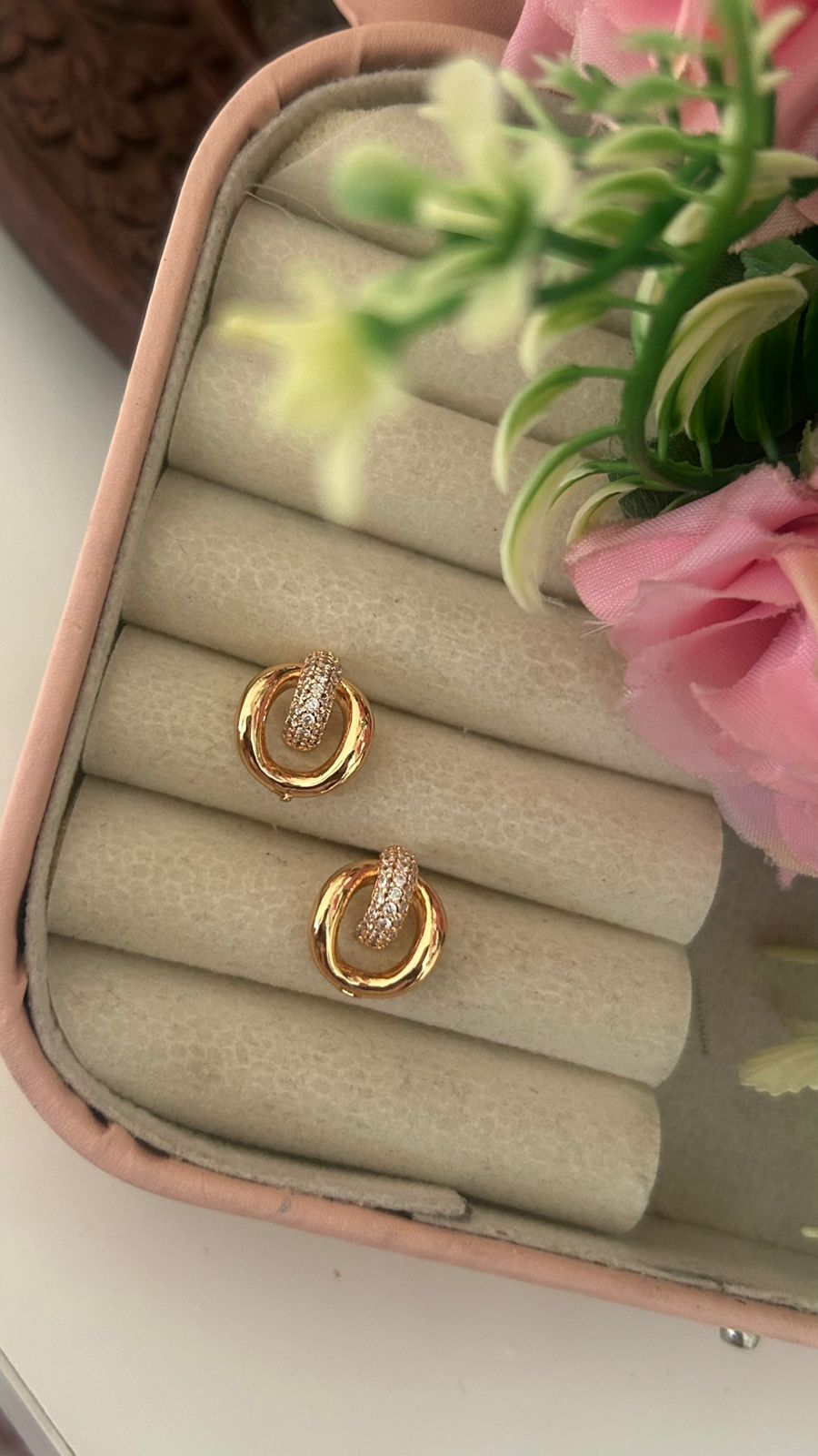 Chic Circular Cubic Zirconia Stud Earrings – Stylish Fashion Earrings