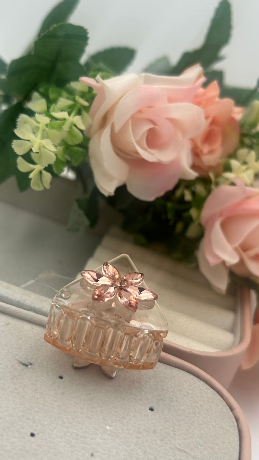 Crystal Flower Acrylic Hair Clips – Trendy Hair Accessories
