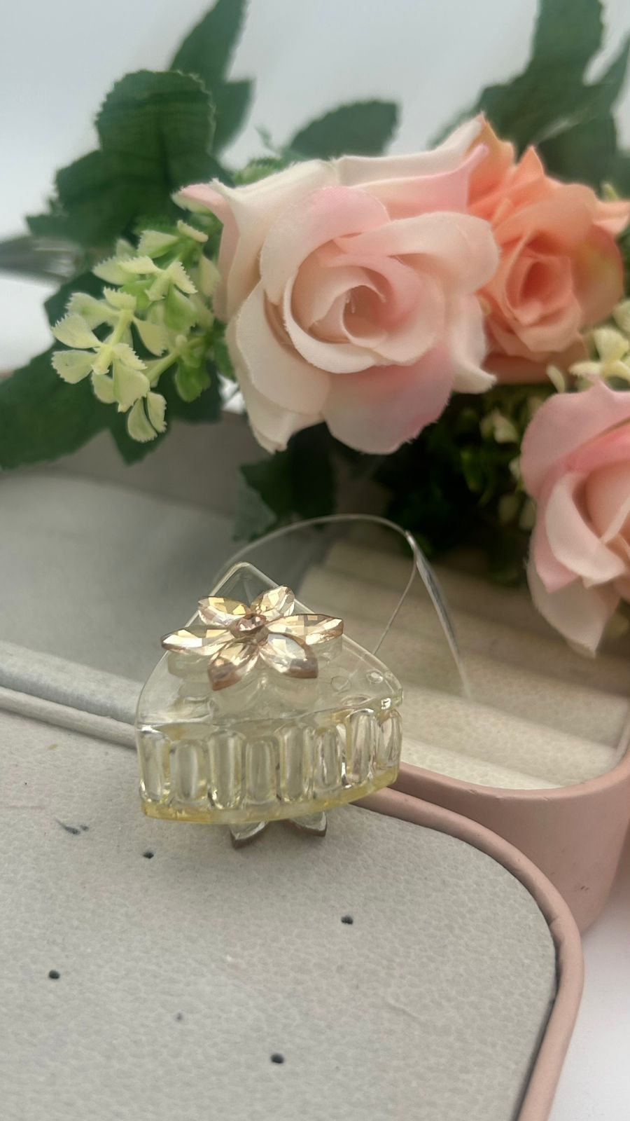 Crystal Flower Acrylic Hair Clips – Trendy Hair Accessories
