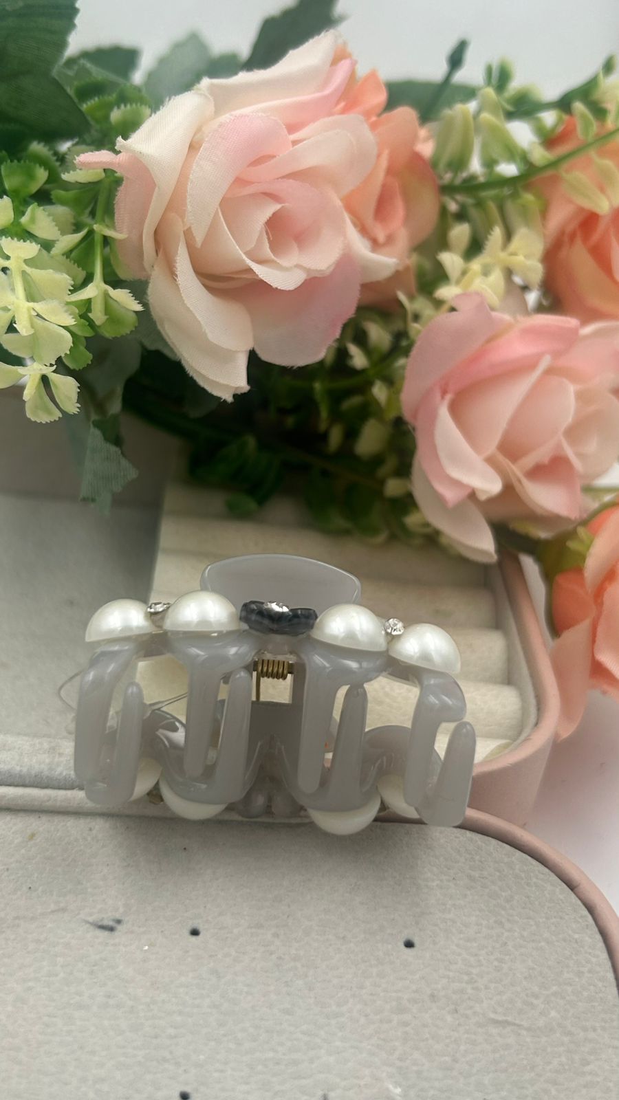 Decorative Pearl Chain Hair Claw Clips – Acrylic Hair Accessories