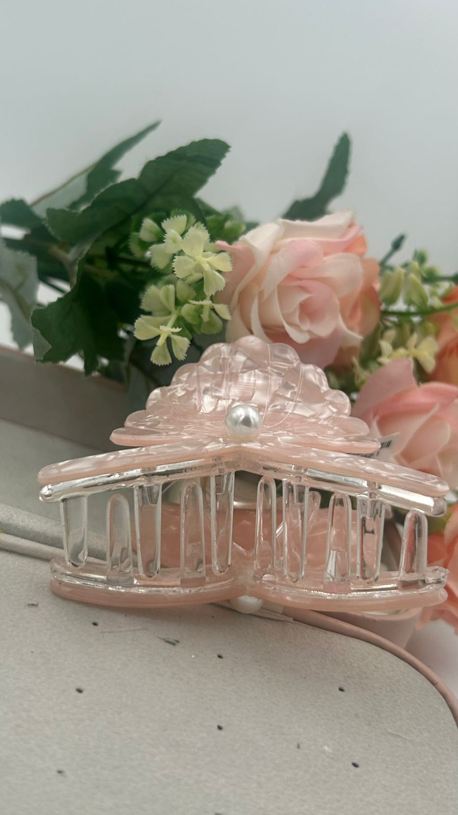 Butterfly Pearl Hair Claw Clips – Pastel Acrylic Hair Accessories for Women