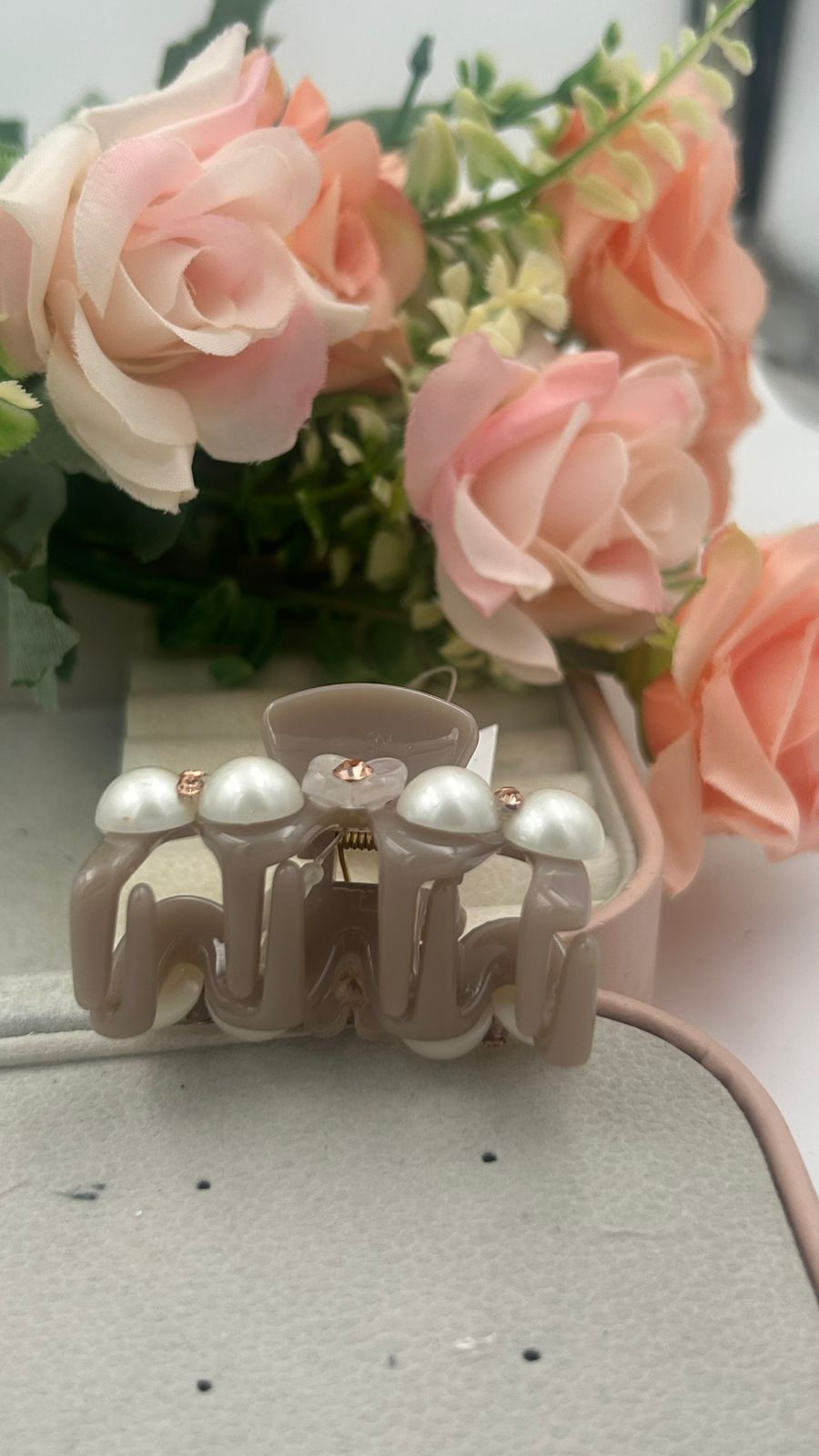 Decorative Pearl Chain Hair Claw Clips – Acrylic Hair Accessories