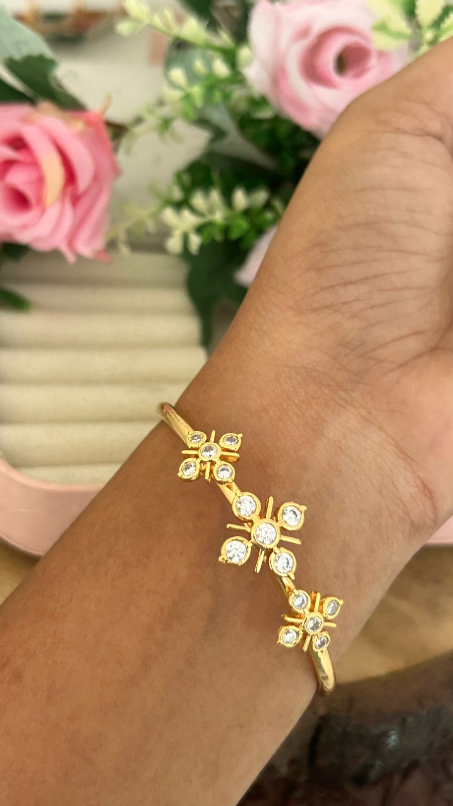 Panchaloham Polished Adjustable Kada with Floral Stone Design – Elegant Daily Wear