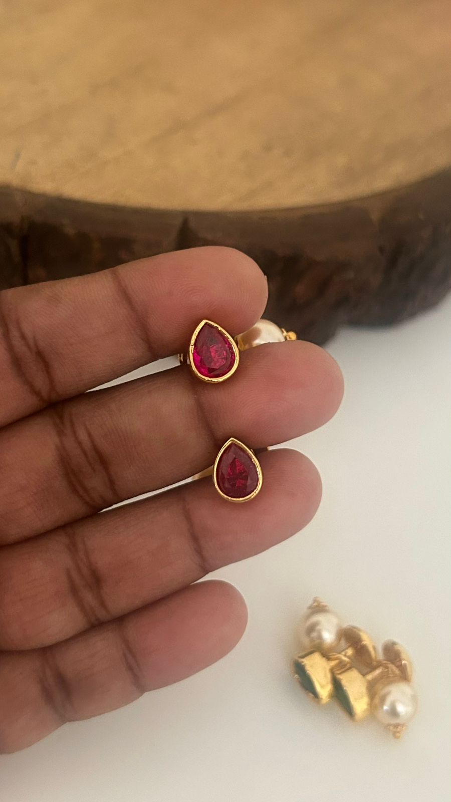 panchaloham oval shape stud in colours with polish
