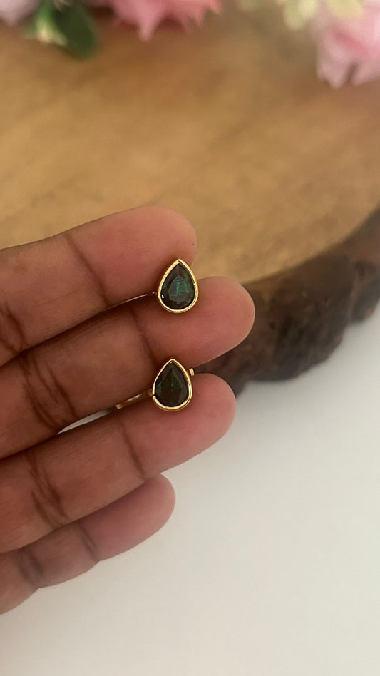 panchaloham oval shape stud in colours with polish