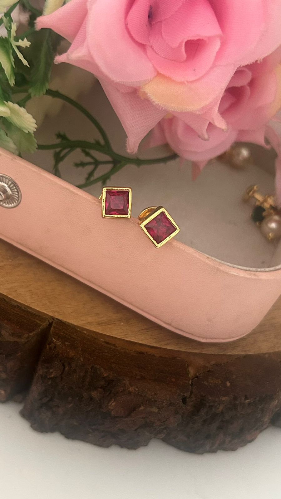 panchaloham square shape stud in colours with polish