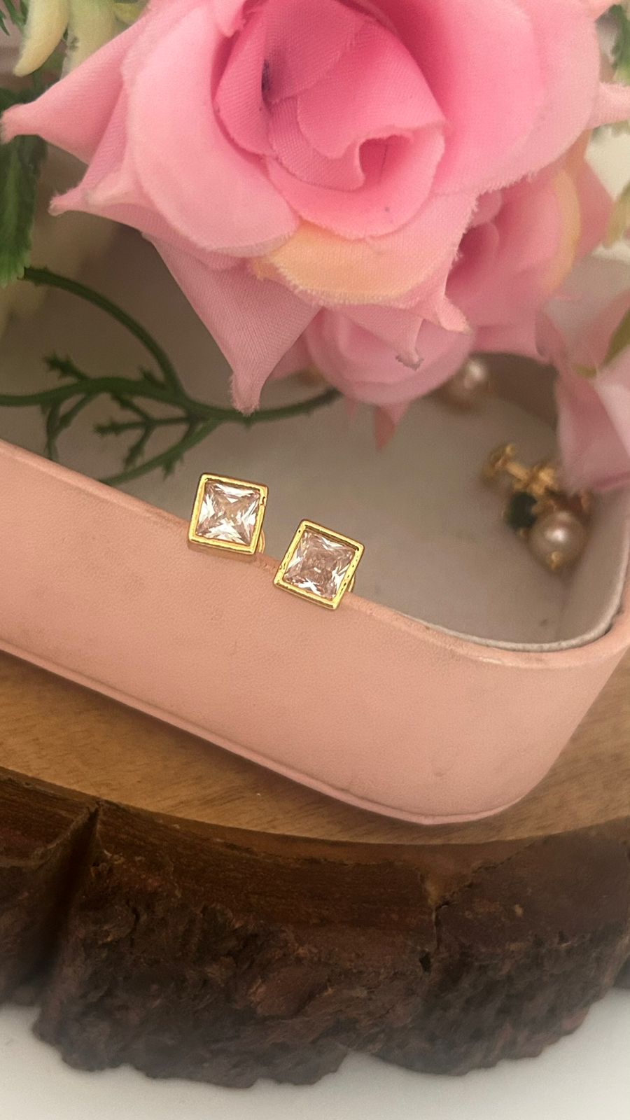 panchaloham square shape stud in colours with polish