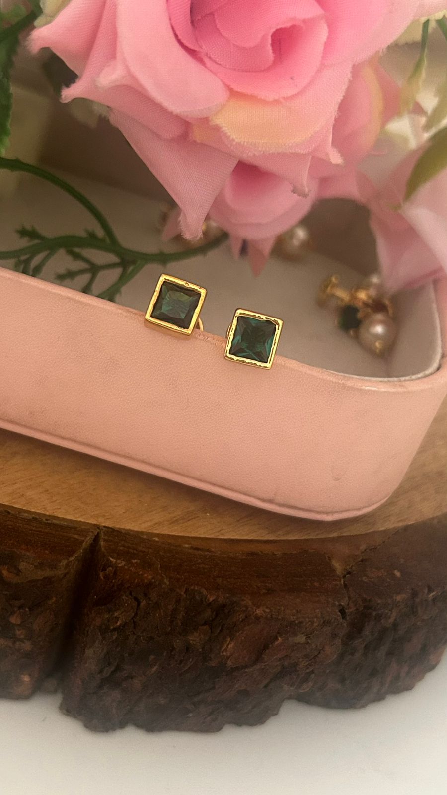 panchaloham square shape stud in colours with polish