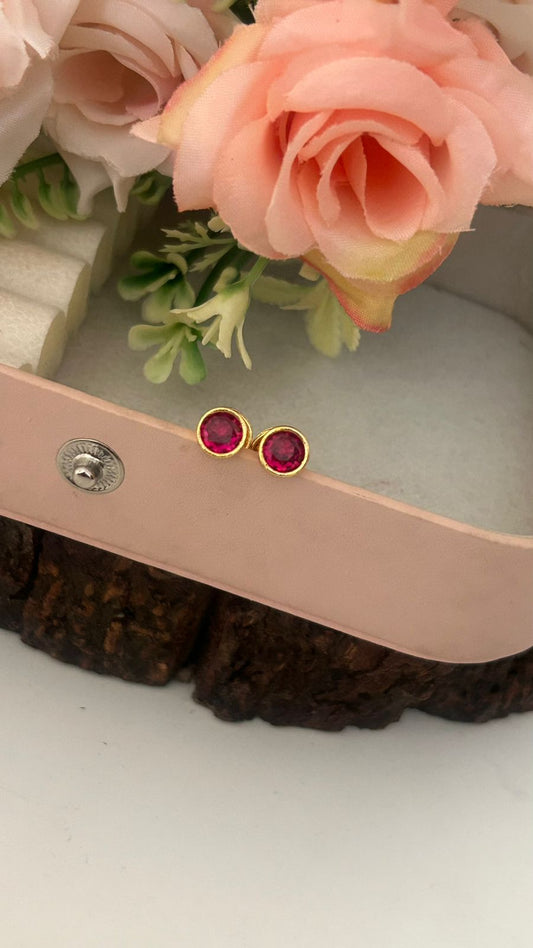 panchaloham square shape stud in colours with polish