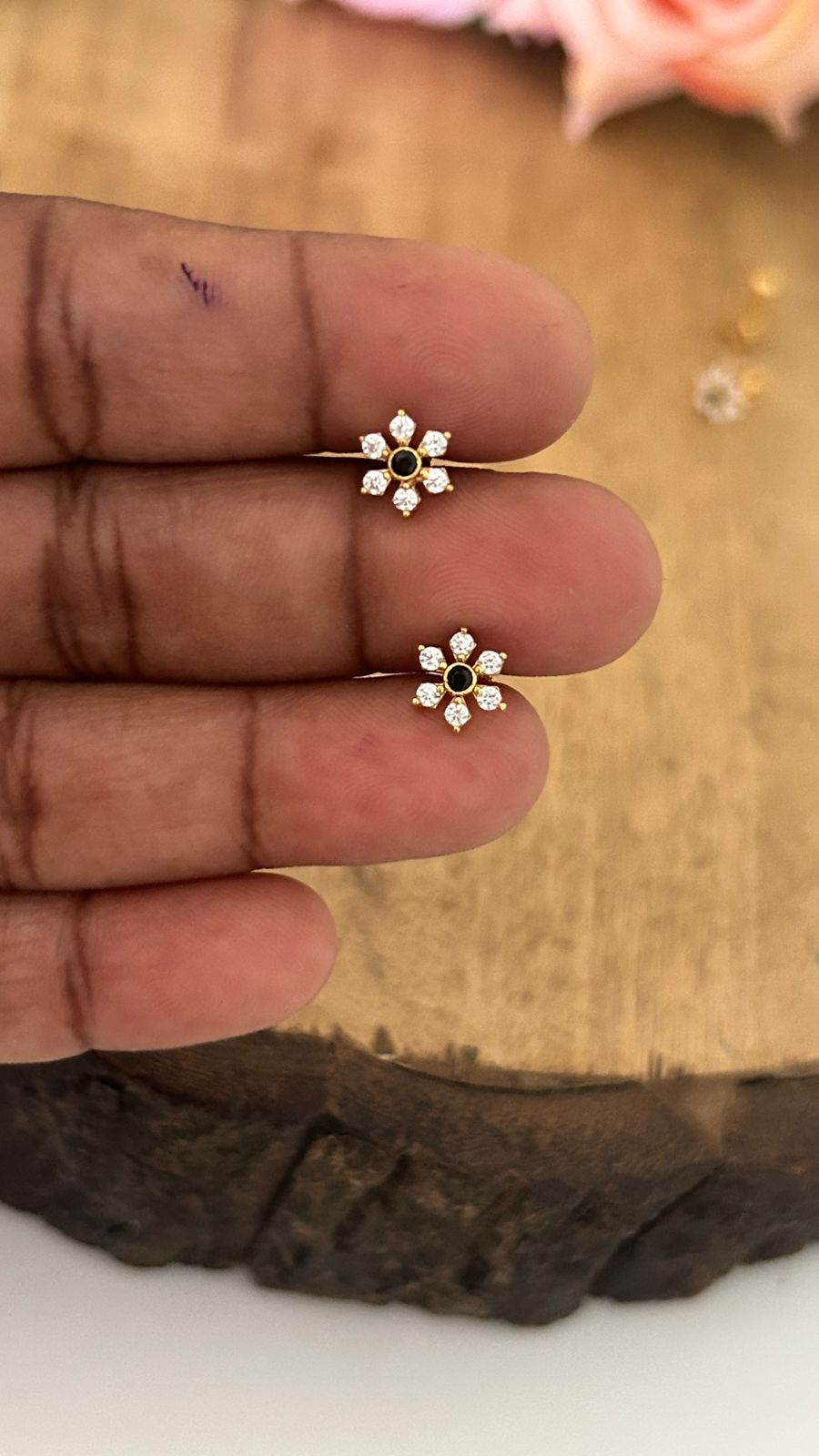 🌸 “Elegant Floral Second Tops”✨ “Mini Flower Design 6 petals Studs” same like nose pin patteren