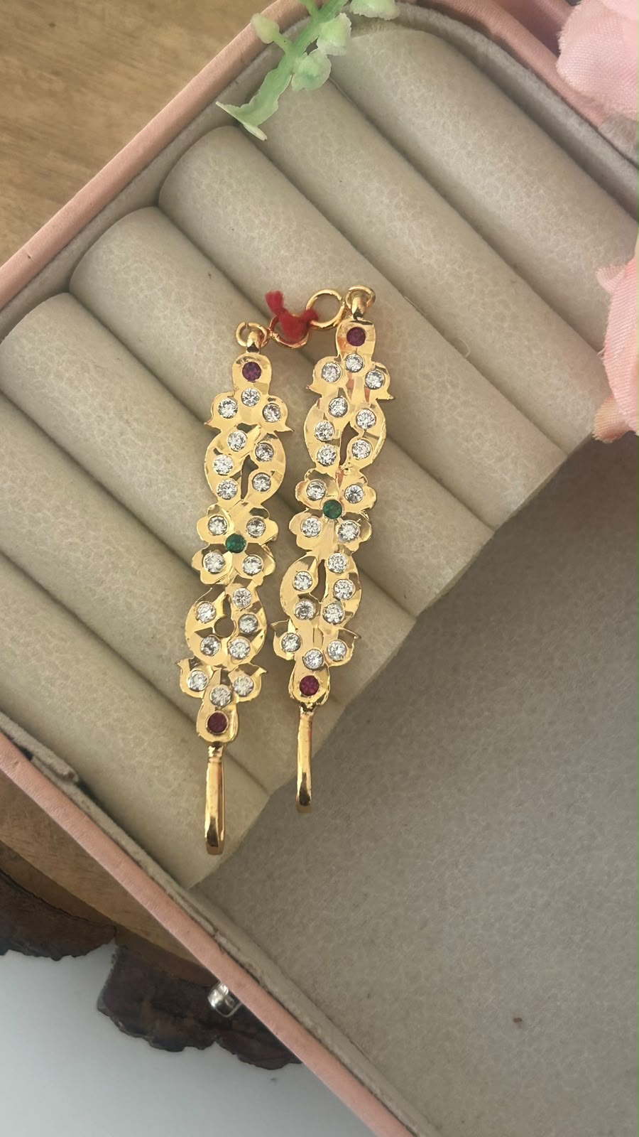 Polished Panchaloham Leaf Pattern Stone Mattilu | Traditional Gold Finish Ear Chains