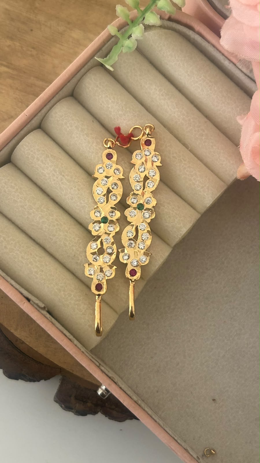 Polished Panchaloham Leaf Pattern Stone Mattilu | Traditional Gold Finish Ear Chains