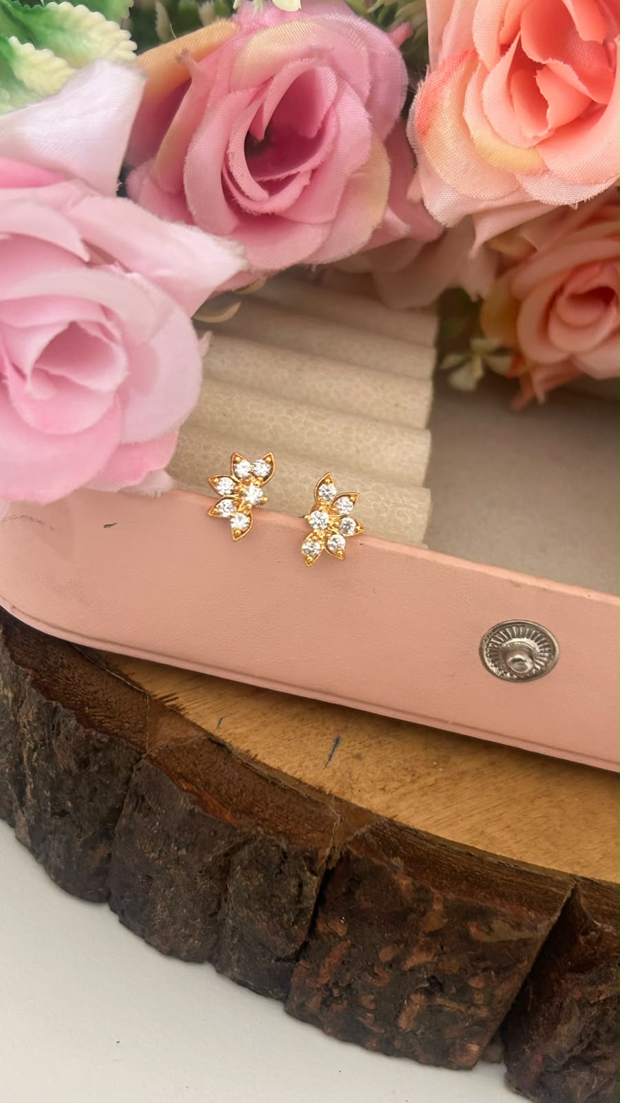 Panchaloham BIg Leaf Curve Stud Earrings – Gold Polish