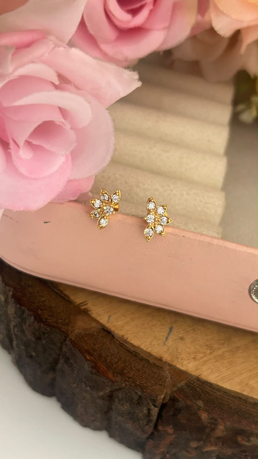 Panchaloham small Leaf Curve Stud Earrings – Gold Polish