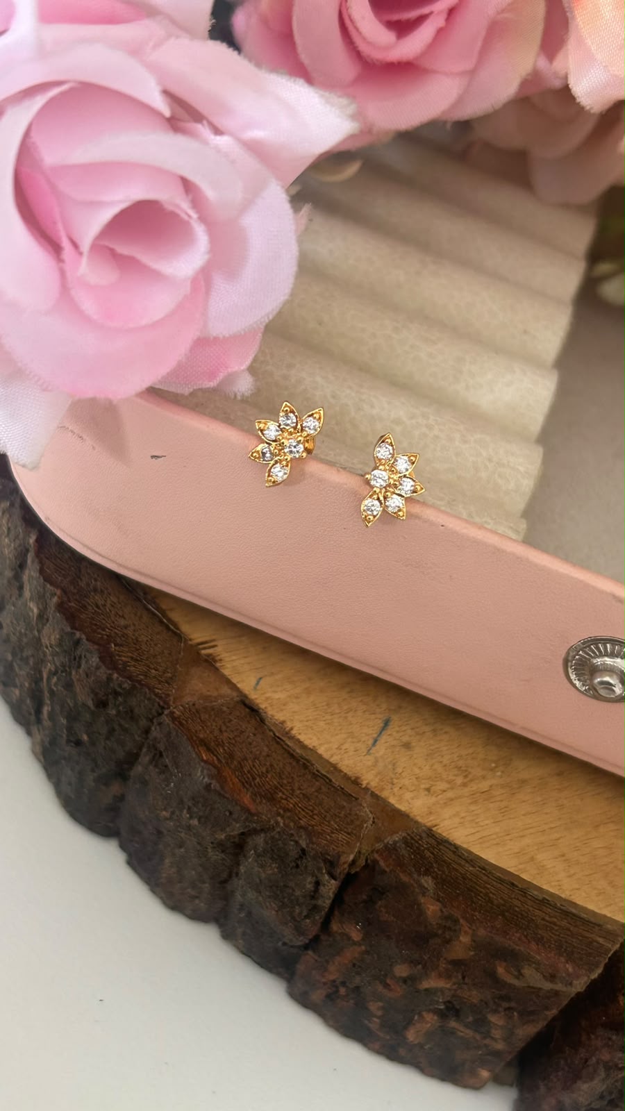Panchaloham small Leaf Curve Stud Earrings – Gold Polish