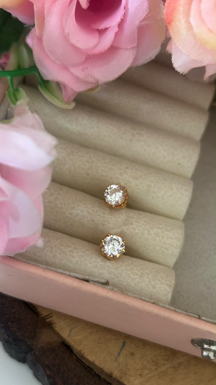 Panchaloham Classic Round Stud Earrings – Gold Polish