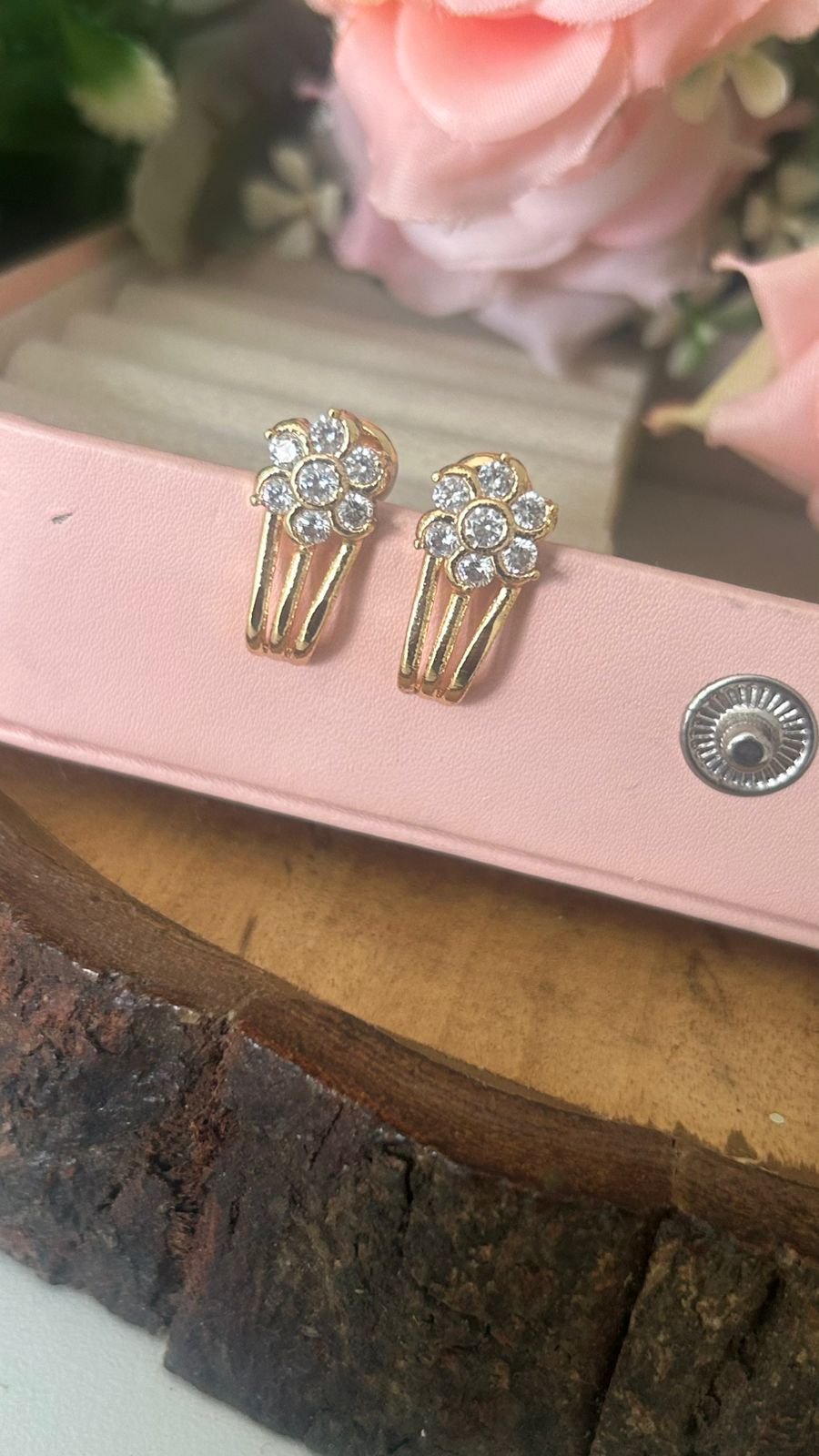 Panchaloham 6-Petal Floral Polished Stud Earrings