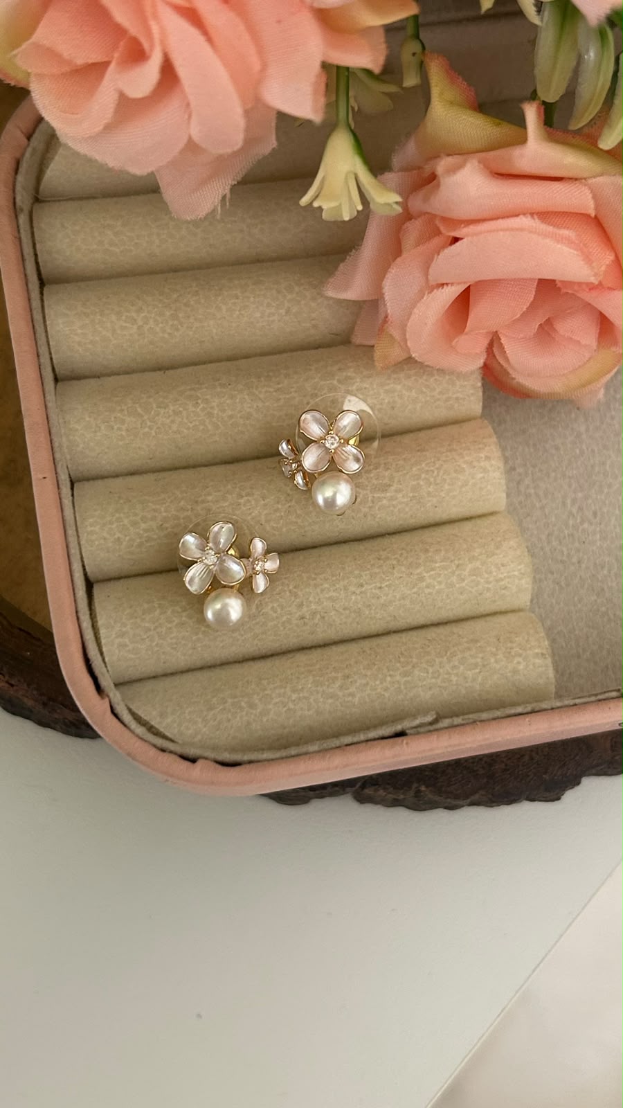 PU Plated Original Pearl Floral Drop Earrings – Elegant Pearl Dangle Jewellery