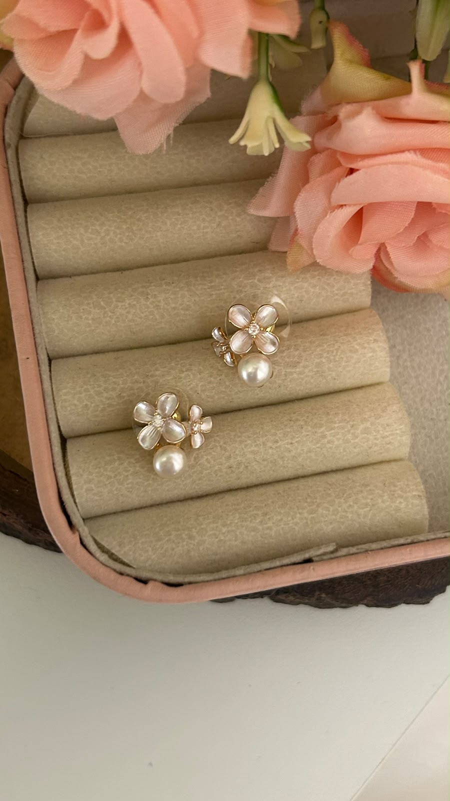 PU Plated Original Pearl Floral Drop Earrings – Elegant Pearl Dangle Jewellery