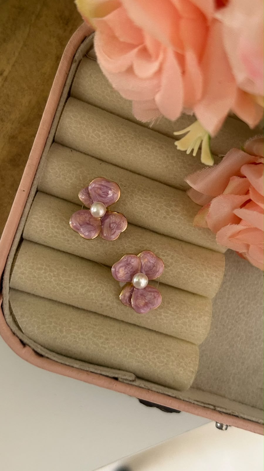 PU Plated Original Pearl Flower Earrings – Elegant Pink Floral Stud Earrings for Women