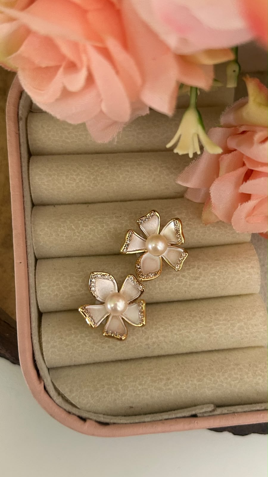 White Floral Original Pearl Stud Earrings with Gold P.U. Plating