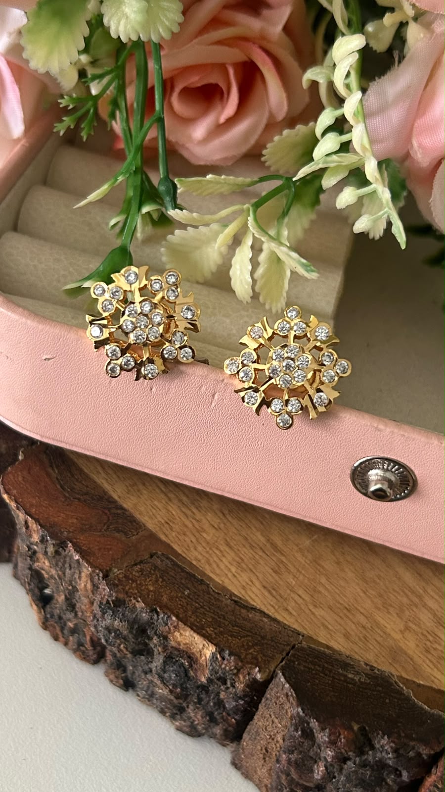 Panchaloham Polished Sparkle Flower Stud Earrings