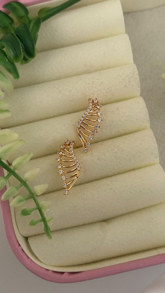 Elegant Gold Polished Feather Leaf Design CZ Stone Ear Crawler Stud Earrings for Women