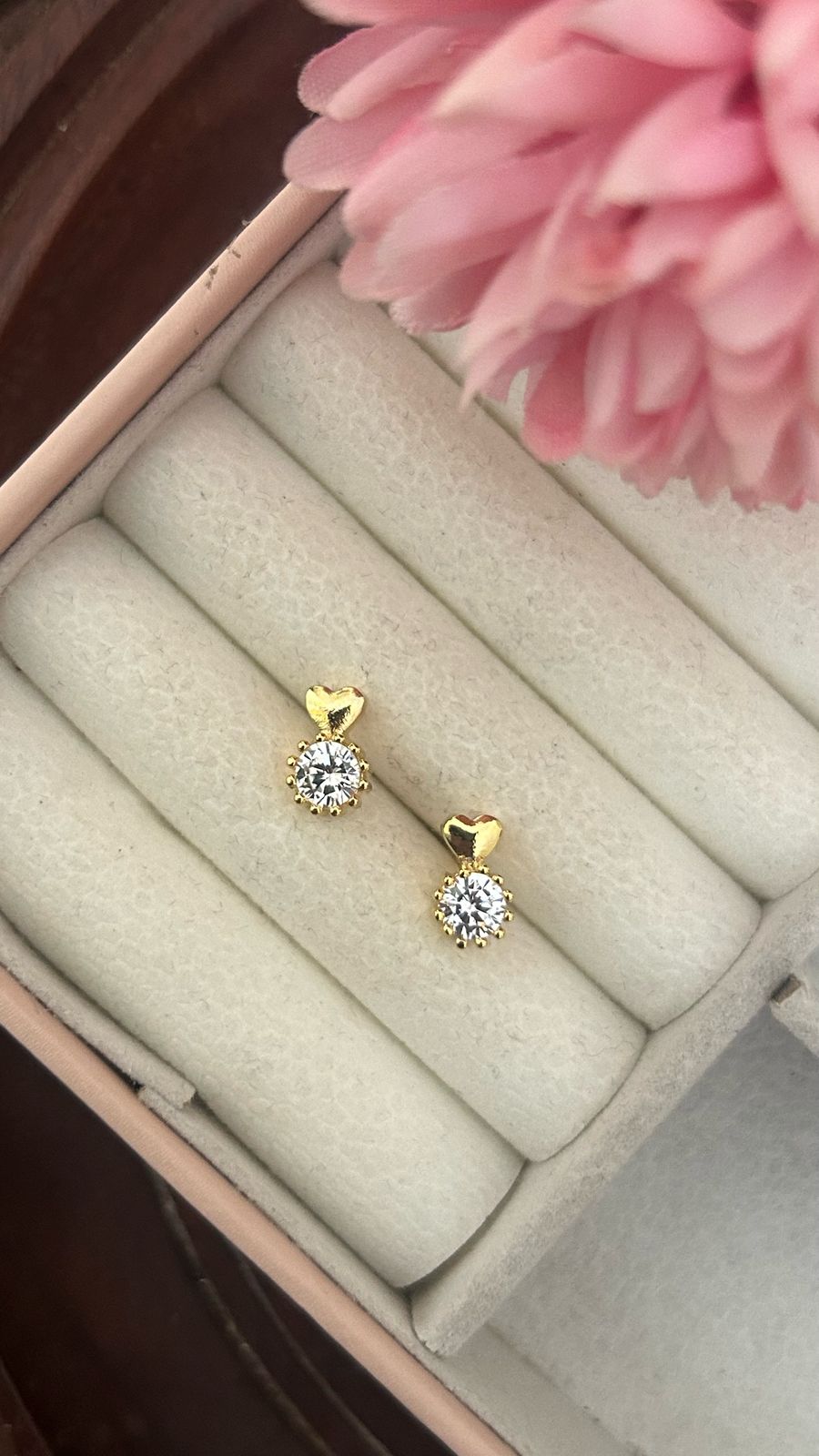 Cute little heart shape stud with round shape