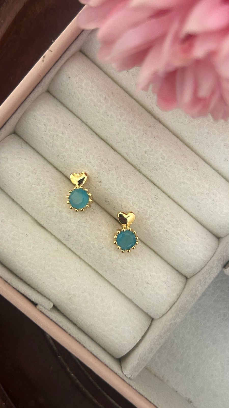 Cute little heart shape stud with round shape