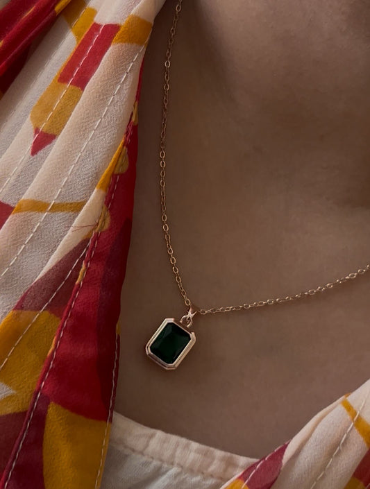 Emerald Green Pendant Necklace in Rose Gold Finish – Elegant Charm