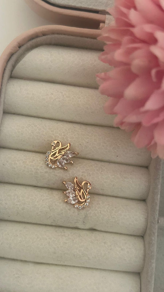 Graceful Swan Crystal Stud Earrings – Gold-Plated Sparkling Bird Design for Women