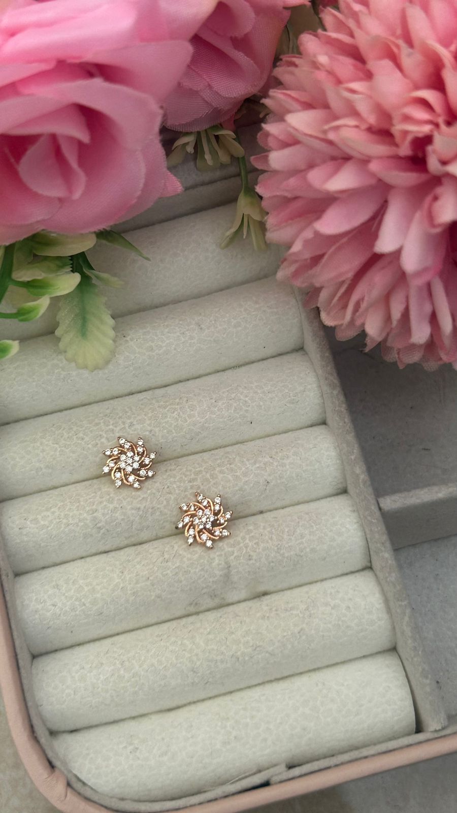 Elegant Gold Plated Twisted Floral Design Daily Wear Ear Studs