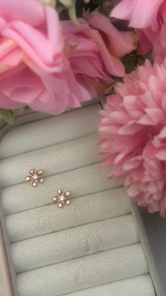 Blossom Petal Stud Earrings – Elegant Floral Design for Daily Wear