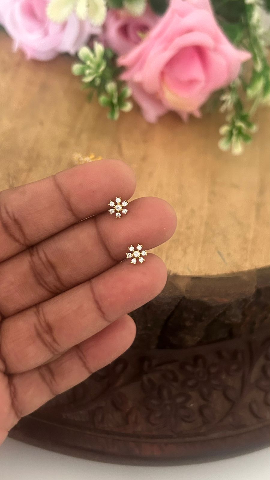 🌸 “Elegant Floral Second Tops”✨ “Mini Flower Design Studs” same like nose pin patteren