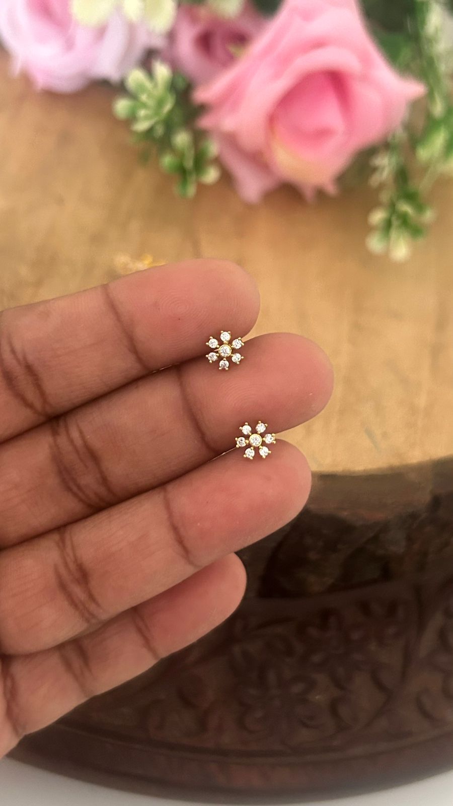 🌸 “Elegant Floral Second Tops”✨ “Mini Flower Design Studs” same like nose pin patteren