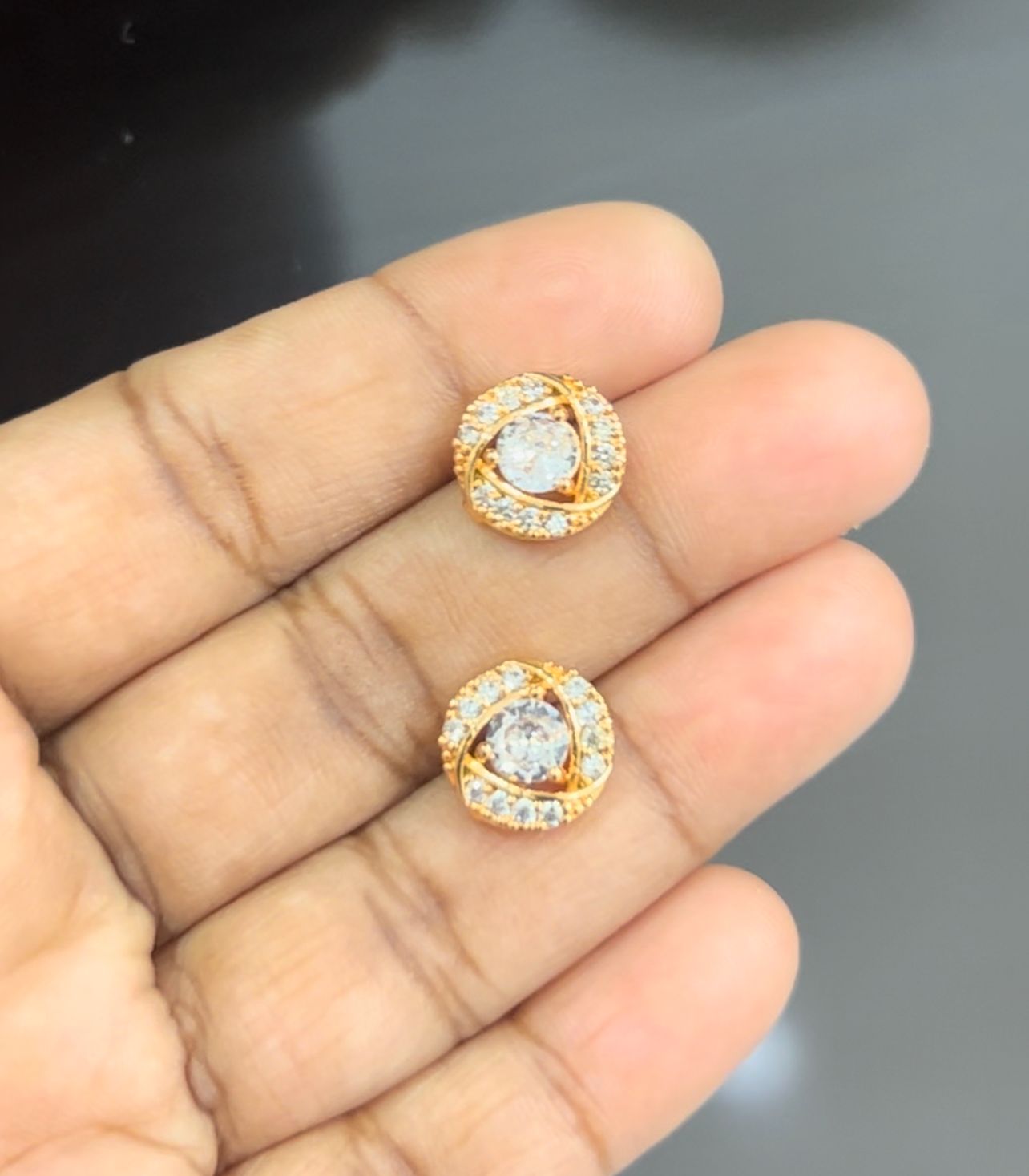 CZ Round shape with stone